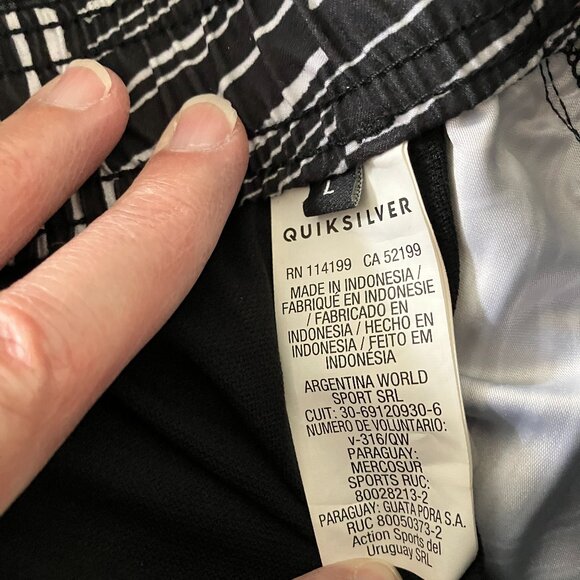 Quicksilver Mens Beach Volley Shorts Size Large 3 Pockets Retro Geometric Style. - Picture 12 of 13